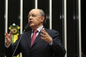 Dilma poderia ser enquadrada no Procon por crime contra o consumidor, avalia Hauly.