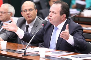 Eleito vice-governador do Maranhão, deputado Carlos Brandão questiona postura conivente de Dilma Rousseff. 